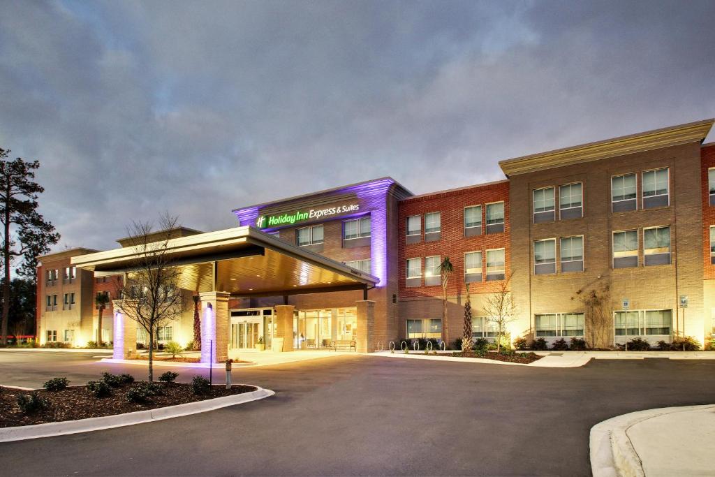 Holiday Inn Express & Suites Charleston NE Mt Pleasant US17 an IHG Hotel Main image 1